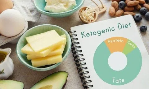 Trẻ lớp 9 nặng 80kg, bà nội muốn cho cháu ăn Keto để giảm cân, bác sĩ cảnh báo "dừng ngay kẻo hối không kịp"