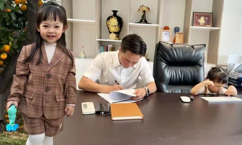 Con gái duy nhất của Cường Đô La như "nữ tổng tài": Ngồi ghế giám đốc, 3 tuổi theo bố đi xem bất động sản