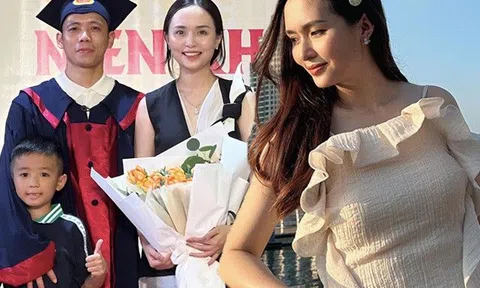 Văn Quyết 32 tuổi tốt nghiệp đại học, vợ mặc cả cây đen đến chúc mừng, vẫn "thắp sáng" cả khung hình