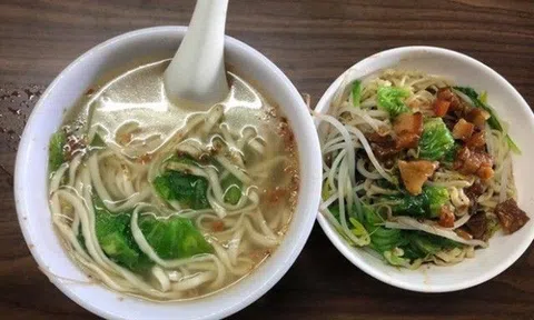 Người đàn ông ăn mì và bánh mì 3 bữa trong ngày, khi kiểm tra gan bác sĩ phải sững sờ