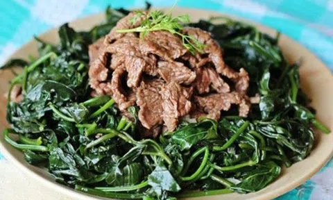 8 loại rau ăn cùng thịt bò giúp bổ máu, chống lão hoá da, có loại xưa chỉ dùng cho gia súc nay được đề cao