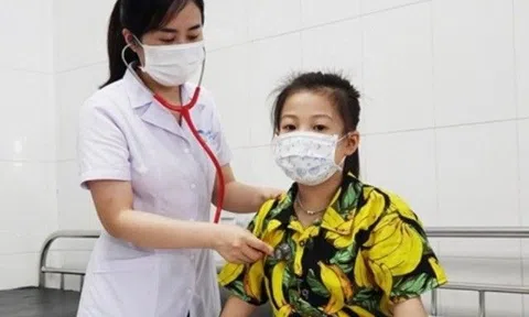 Bác sĩ BV Bạch Mai cảnh báo nhiều trẻ viêm phổi nhập viện do nhiễm loại vi khuẩn có thể “đào hang” trong hệ hô hấp