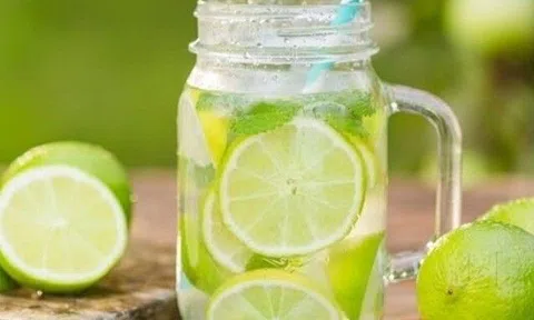 Uống nước chanh giúp tiêu diệt tế bào ung thư, mạnh hơn hóa trị gấp 10.000 lần: Chuyên gia nói gì?