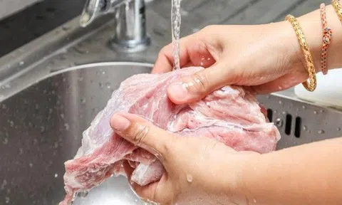 Một hành động nhỏ khi nấu thịt khiến vi khuẩn tăng gấp 15 lần, nhiều nhà vẫn vô tư nấu cho con ăn