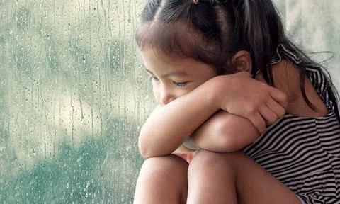 Bé gái liên tục có bất thường ở vùng nhạy cảm, gia đình lo do bị xâm hại, hóa ra vì chính sai lầm này của mẹ