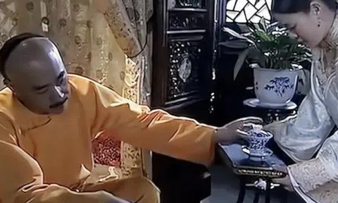 "Rửa lỗ rồng" cho hoàng đế là gì mà các cung nữ phải dùng đủ thủ đoạn để tranh nhau làm?