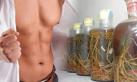 Người đàn ông sững sờ khi biết lá gan "xơ như mướp", hóa ra vì suốt 10 năm kiên trì uống thứ này để khỏe hơn