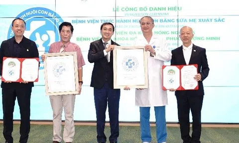 Hồng Ngọc - bệnh viện đầu tiên tại Hà Nội nhận danh hiệu “Bệnh viện Thực hành nuôi con bằng sữa mẹ xuất sắc”