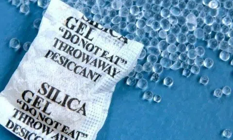 Con 3 tuổi nuốt cả gói hút ấm, mẹ vội đổ thêm 1 thứ vào miệng, bác sĩ vỗ tay khen