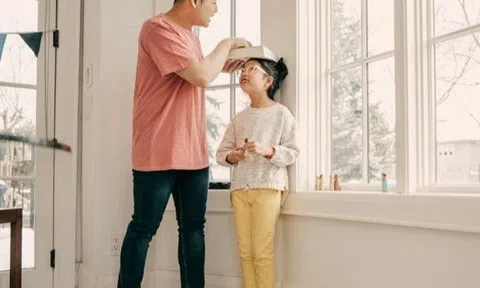 Bố mẹ thấp nhưng con vẫn cao vượt trội – Có thể không?