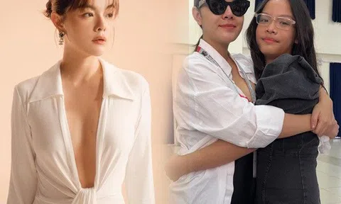Phạm Quỳnh Anh đưa con đi tựu trường, mặc áo mua đâu cũng có, nổi bật giữa dàn phụ huynh
