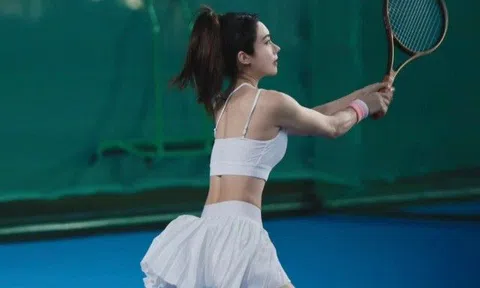 Nhiều chị em đam mê đồ trắng ngắn cũn, loạt pha tốc váy hớ hênh trên sân tennis