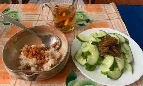 Người phụ nữ mỗi ngày uống một ly nước pha mật ong với giấm táo, BS nhắc một điều ai nấy đều giật mình