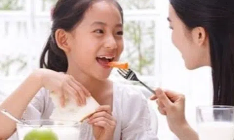 Trẻ sắp đến tuổi dậy thì nên cho ăn những thực phẩm gì để "kích" chiều cao tốt nhất?