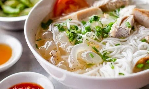 Buổi sáng đói bụng có nên ăn bún, bác sĩ dinh dưỡng tiết lộ điều bất ngờ và khuyến cáo 6 món không ăn khi đói