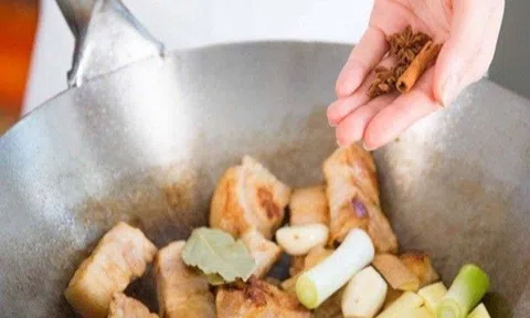 Quả này ai cũng thích phần nước, nhưng thứ trắng nõn bên ngoài mới nhiều tác dụng bất ngờ, đem kho thịt ăn vừa giòn vừa ngậy