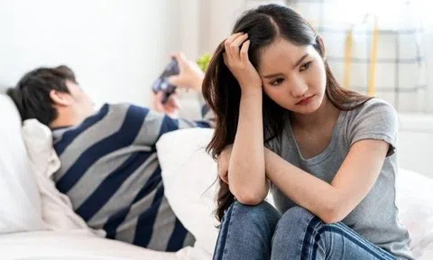 Chồng chưa tới 40 tuổi mà tháng chỉ quan hệ được 3-4 lần, vợ nghi có bồ hóa ra lý do còn đáng ngán hơn