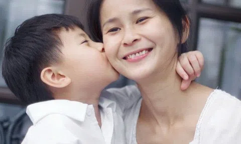 "Mẹ ơi sao con không có bố?", câu đáp thông minh của người mẹ giúp đứa trẻ thành công trong tương lai