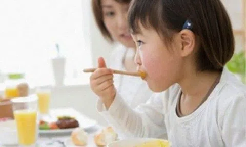 Hàng loạt dịch bệnh “bủa vây” trẻ nhỏ, chuyên gia nhi khoa chỉ cách phòng tránh bố mẹ nào cũng làm được