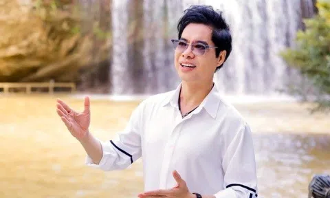Ngọc Sơn hát giữa cảnh sắc thơ mộng, say đắm lòng người của Đà Lạt