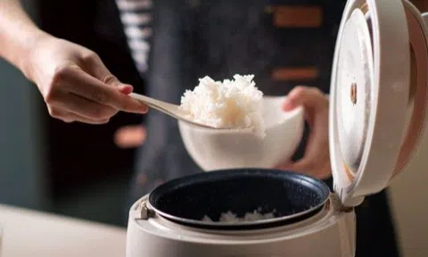 Rộ tin đồn nấu cơm bằng nồi cơm điện có thể gây ung thư gan khiến ai cũng khiếp sợ, thực hư thế nào?