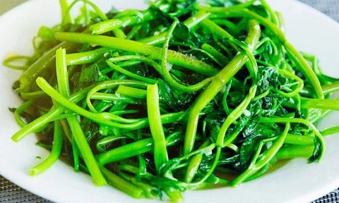 Vì sao rau muống có nhiều tác dụng tốt cho sức khỏe nhưng bị ghét ở Mỹ? Lý do không ai ngờ tới