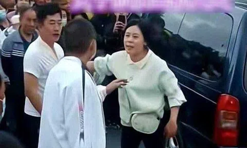 Bắt tận tay chồng ngoại tình trên ô tô mình mua, vợ choáng nặng với hành động sau đó