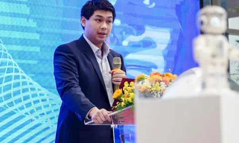 Chân dung thiếu gia điển trai, gia thế "khủng" nổi tiếng Sài Gòn, 23 tuổi lên chức Phó Tổng Giám đốc
