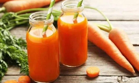 Cà rốt ăn chín hay uống nước ép tốt hơn? Một kiểu dùng cà rốt tưởng “lợi đơn, lợi kép” không ngờ mất hết chất