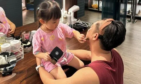 Cường Đô La sáng làm chủ tịch, tối đeo bờm để con gái trang điểm, chỉ cần con vui bố sẽ chiều bất chấp