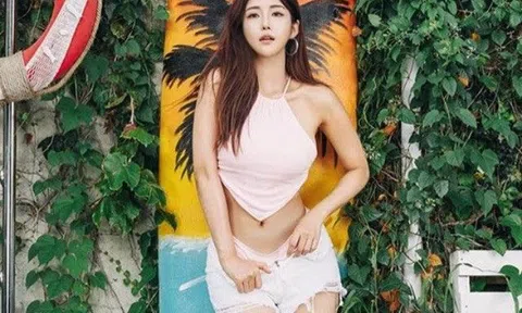 Hot girl mặc áo tắm Pikachu có ngực đầy, eo con kiến, nhờ hì hục đạp xe mỗi ngày