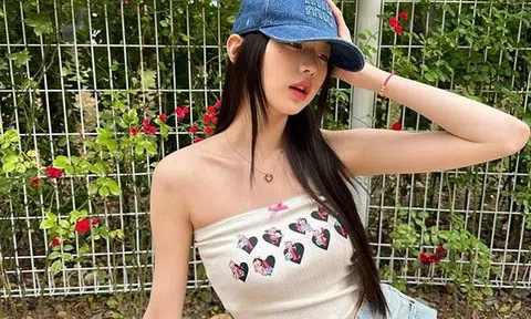Nhan sắc cô gái ăn dâu tây hút 20 triệu lượt xem, có đôi môi cong quyến rũ