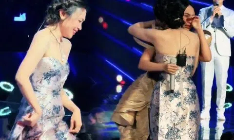 Sốt khoảnh khắc Mỹ Tâm xinh như thiên thần xách váy chạy lên ôm Phương Mỹ Chi, Top 5 Vietnam Idol lộ diện