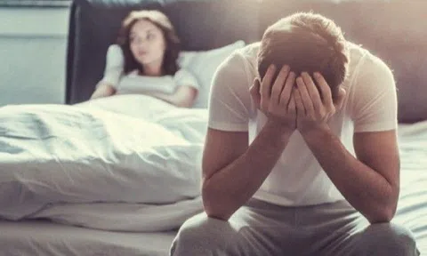 Vì sếp ở công ty mà về nhà tôi đêm nào cũng phải "trốn" vợ, liệu có nên đi khám?