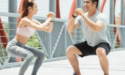 Cậy cơ thể vạm vỡ, chàng HLV squat 300 lần liên tiếp rồi phải đi cấp cứu, ra viện thận vẫn tổn thương