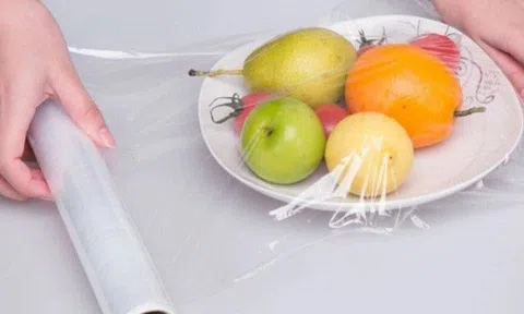 Những kiểu dùng màng bọc thực phẩm dễ "đầu độc" cơ thể, nhiều người không biết vẫn vô tư dùng hằng ngày