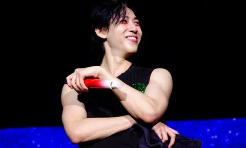 BamBam - bạn thân Lisa hát "Thích em hơi nhiều" chiều lòng fan Việt, khen trứng vịt lộn quá ngon