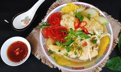 Nấu cá nên cho vào lúc nước nóng hay lạnh? Cách nấu ai cũng tưởng đúng hóa ra khiến cá tanh và kém ngon