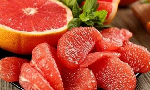 Ăn cơm nếu làm việc này thì không dùng bưởi tráng miệng kẻo "độc tố" càng dễ tích tụ