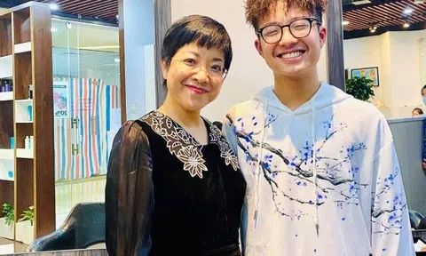 Con trai Công Lý vừa vào đại học đã đi làm thêm đến 1h sáng, MC Thảo Vân xót xa