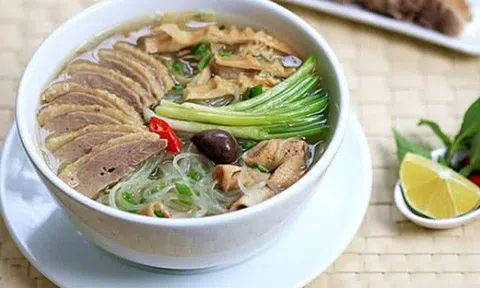 Ăn sáng bún, phở hay xôi sẽ tốt hơn? Nhiều người không biết rõ nên toàn chọn sai rồi rước bệnh
