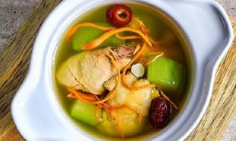 Mùa đông uống nước canh vừa ấm, lại có chất và thay luôn nước lọc: Chuyên gia nói gì?