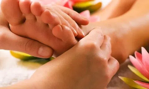 Bộ phận được coi là "trái tim thứ hai" của cơ thể, biết chăm theo cách này thì mùa lạnh khỏi lo ốm