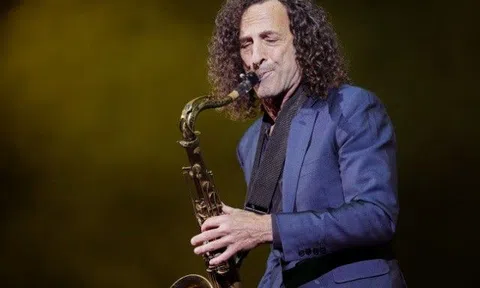 Kenny G bập bẹ nói tiếng Việt, mở ra vùng trời hoài niệm với loạt nhạc phẩm bất hủ