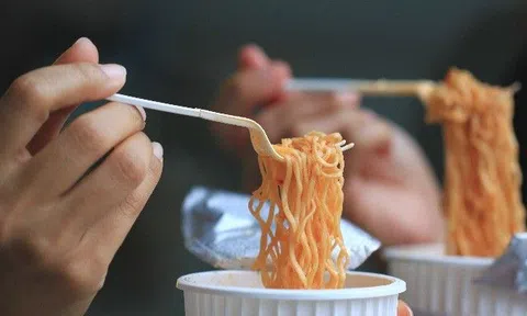 4 thứ đồ ăn dễ "chuốc độc" cho não, thậm chí đột quỵ, mất trí nhớ cũng xảy ra