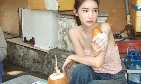 Danh tính nữ thần ngồi quán vỉa hè Hà Nội ăn mặc hững hờ: U30 diện áo hở eo đẹp mê