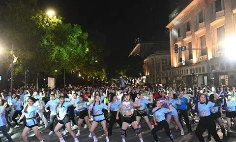Bữa tiệc Zumba đặc sắc trên phố đi bộ kỷ niệm Abaila Dance Fitness tròn 5 tuổi