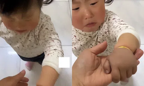Con gái 2 tuổi khóc thét kêu cứu, người mẹ vội kiểm tra thì kinh hãi khi nhìn thấy thứ trên tay đứa trẻ