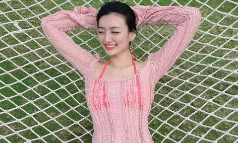 Thiên thần nội y lai 3 dòng máu mặc chiếc áo "tối kị" khi xuống nước, style ngày thường không vừa