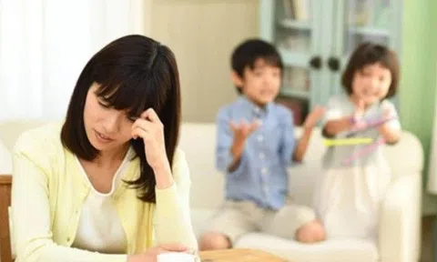 Bị chồng mắng làm cô giáo mà không biết dạy con, vợ vội đưa con đi khám, sự thật khiến nhiều người bất ngờ